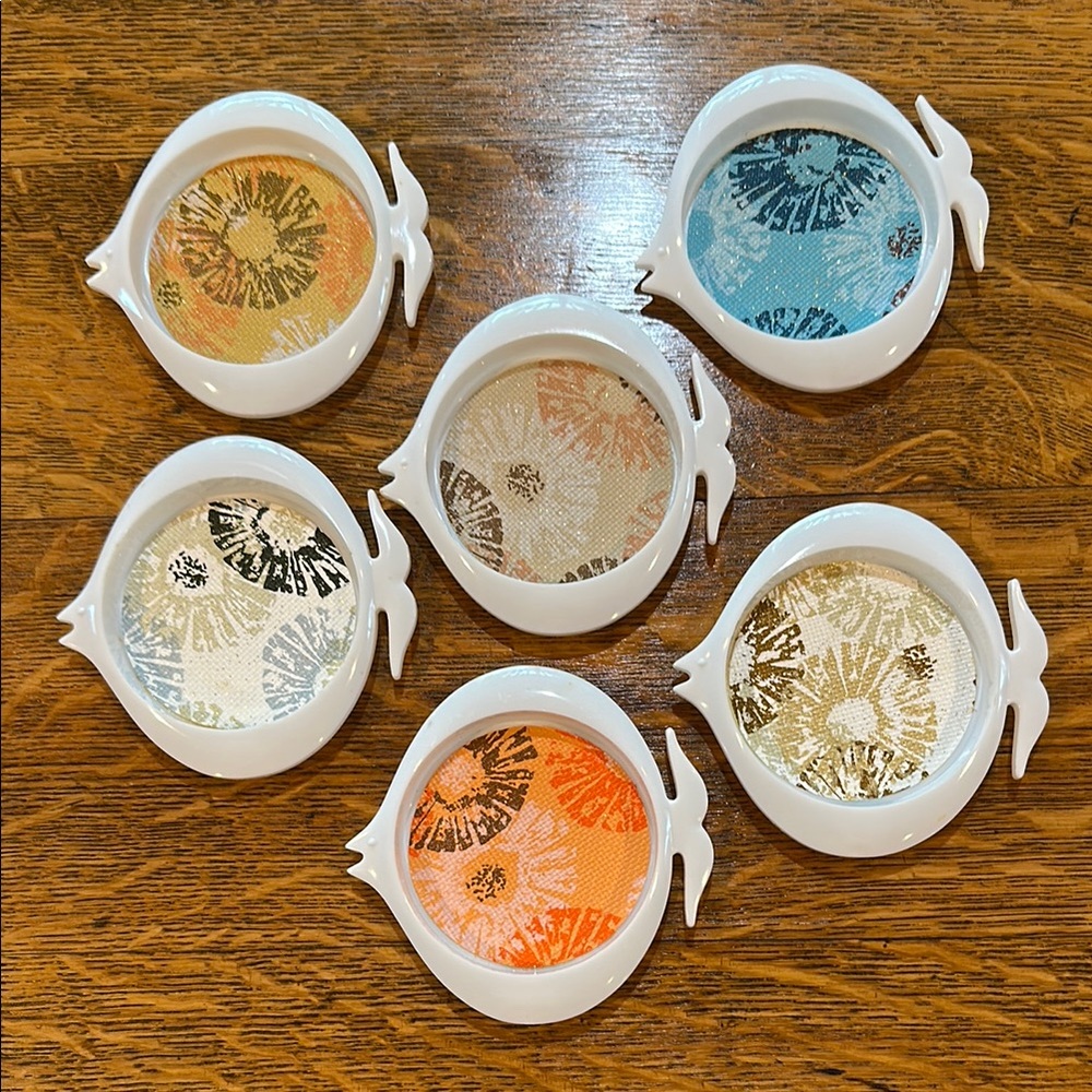 Vintage-6 Fish-Shaped Plastic Coasters with Colorful Patterns with sparkles